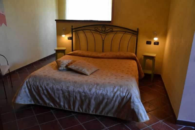 Trattoria Del Bivio Cerretto Langhe Quarto foto