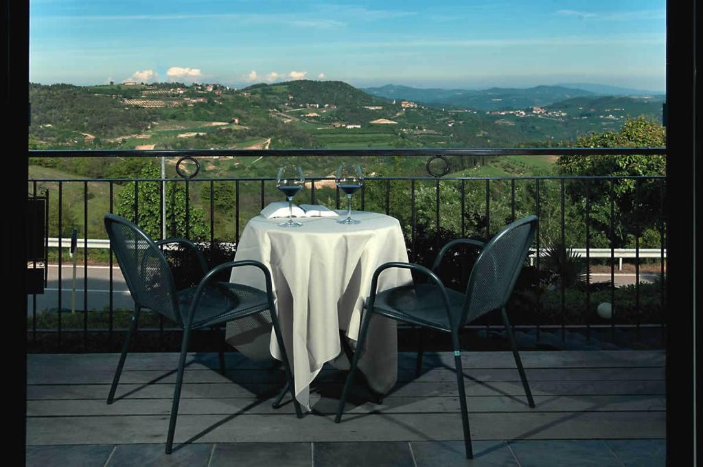 Trattoria Del Bivio Cerretto Langhe Quarto foto