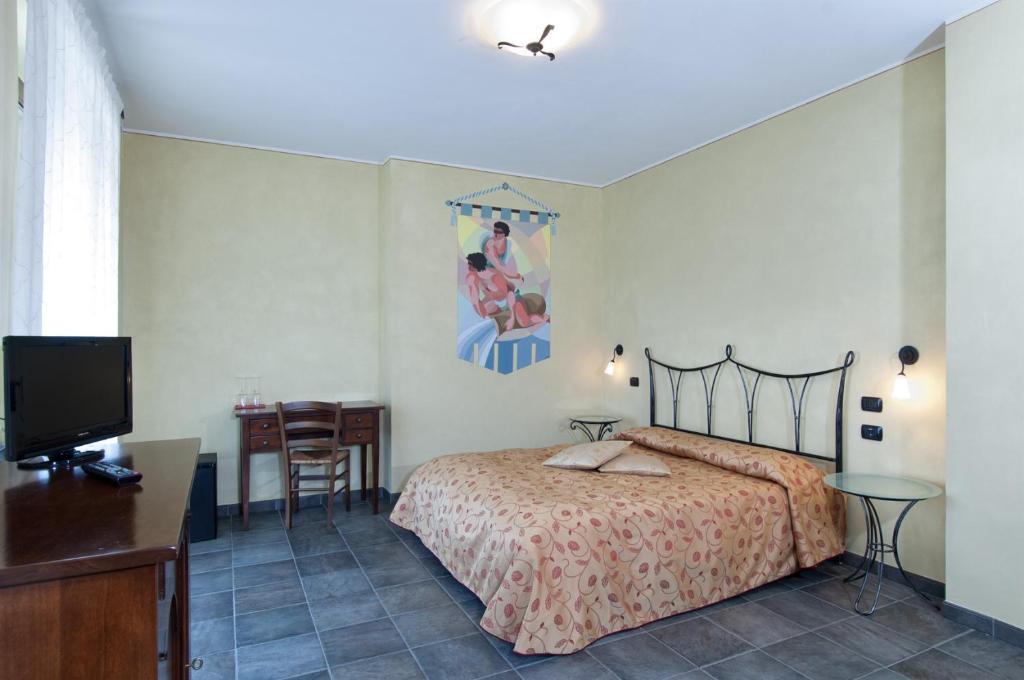 Trattoria Del Bivio Cerretto Langhe Quarto foto