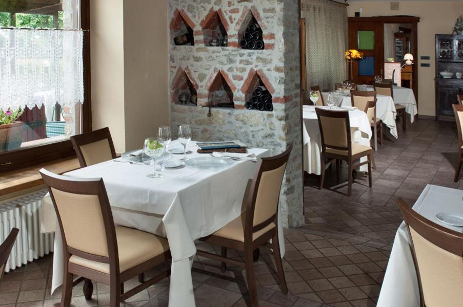 Trattoria Del Bivio Cerretto Langhe Exterior foto