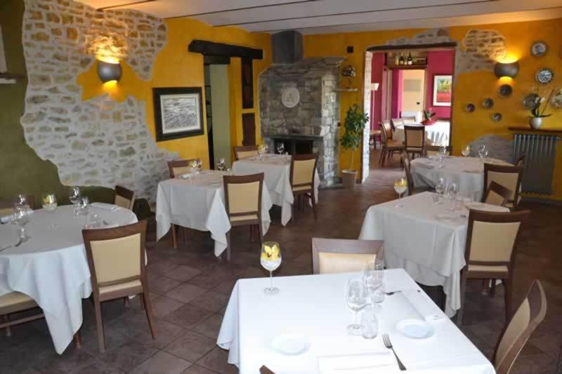 Trattoria Del Bivio Cerretto Langhe Exterior foto